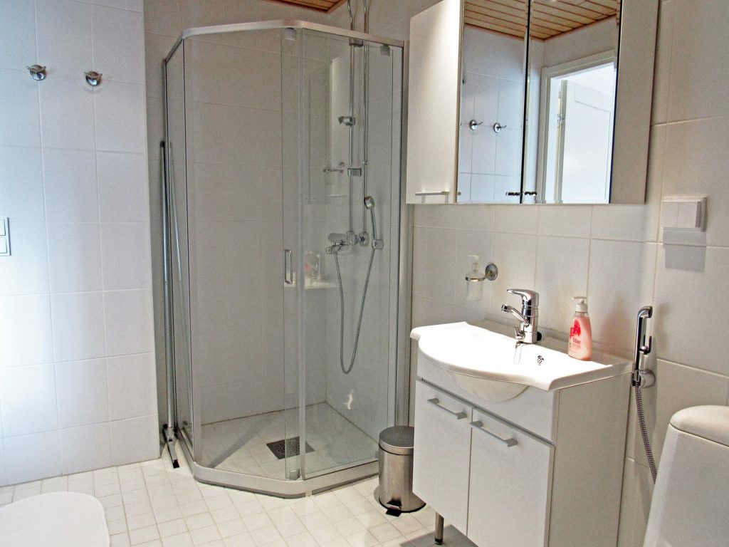 Levi Star 1 MH apartment – Shower