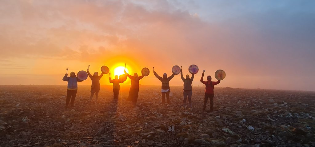 Midnight sun drum retreats, nature Polar Star Travel